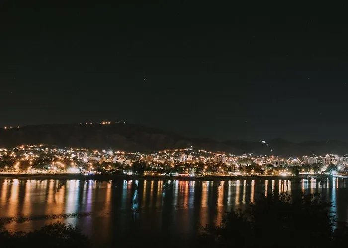 Casas con vista y bajada al lago